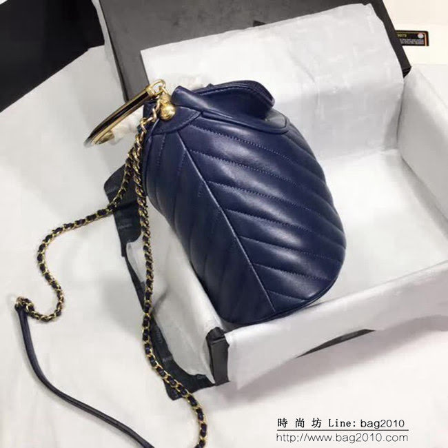 香奈兒CHANEL 57861 2018款徽章水桶包 時尚簡約風格 DSC1268